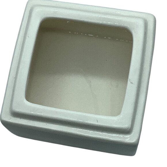 Hugo Guinness For J.Crew Ceramic Trinket Box With Gold "Me" Design - Picture 6 of 7